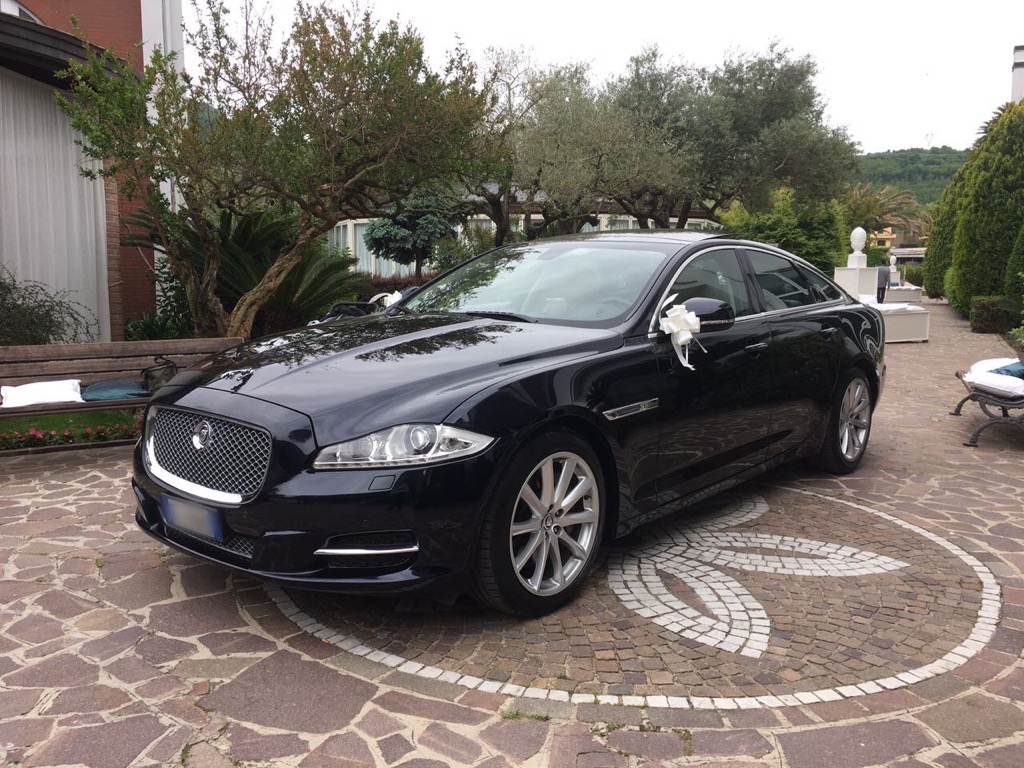 Auto-sposi-Napoli_XJ-blu_auto-matrimonio-Napoli