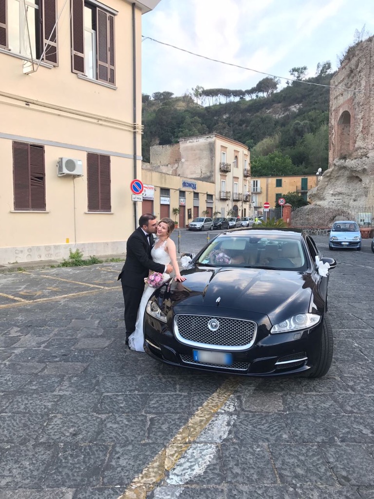 auto-sposi-Napoli_sposi-Giugno_auto-matrimonio-Napoli