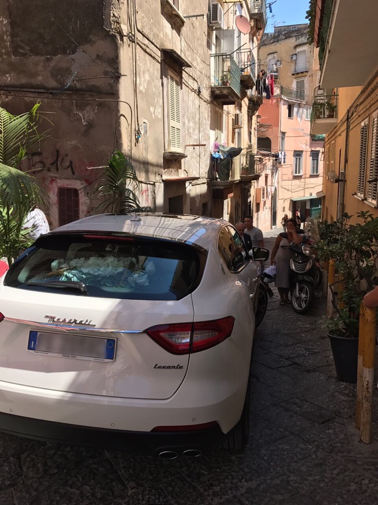 auto-sposi-Napoli_Maserati-Levante-bianca_auto-matrimonio-Campania