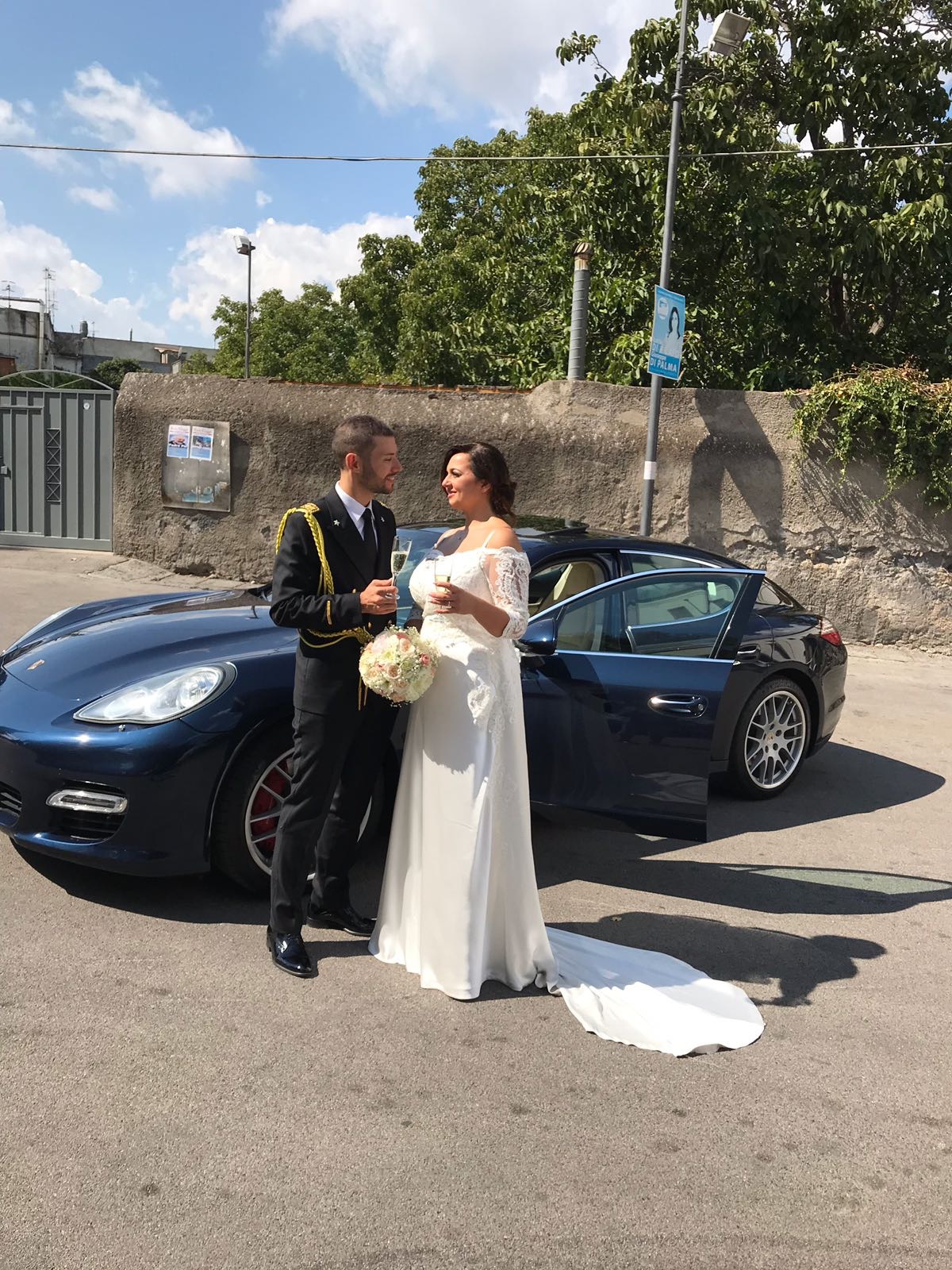 auto-sposi-Napoli_Porsche-blu_auto matrimoni
