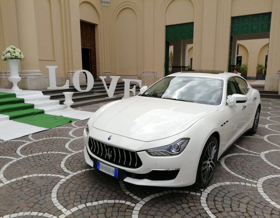 Nella foto c’è la nuova Maserati Ghibli, un auto molto elegante ma molto giovanile