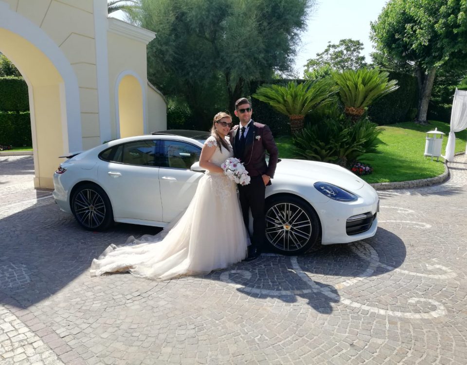 L’arrivo al ristorante di questi magnifici sposi con la Nuova Porsche Panamera. Sposi elegantissimi è molto simpatici