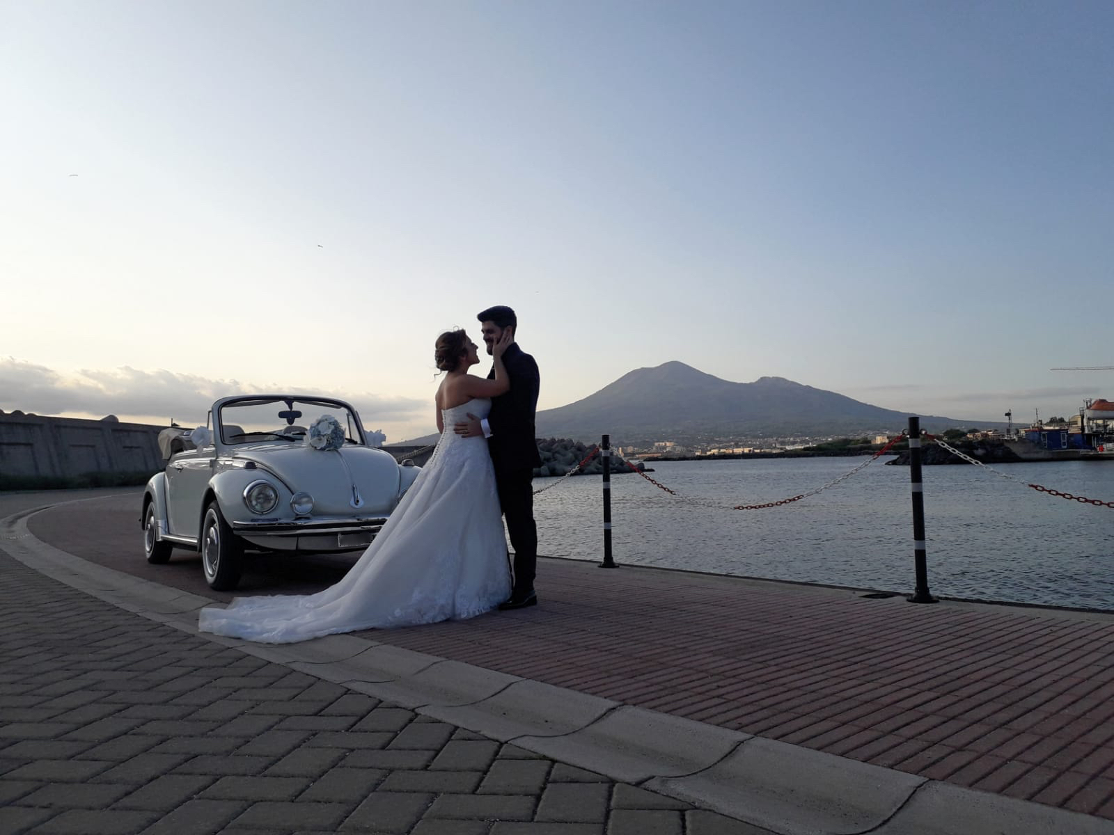 Perché solo da Meridiana Service puoi realizzare il tuo sogno. Il maggiolino è un vero desiderio che gli sposi hanno da sempre... la scelta giusta per un matrimonio da favola