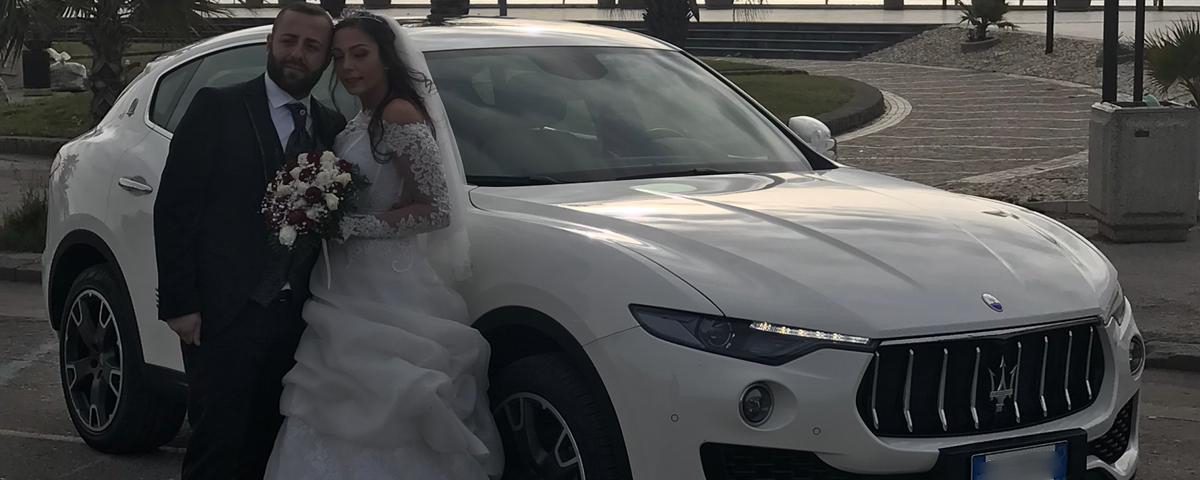 Una vettura elegante, il colore bianco è un segno riconoscitivo del matrimonio per questo anche il più richiesto...